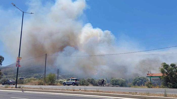 Κλειστοί δρόμοι λόγω της φωτιάς στον Κουβαρά! 